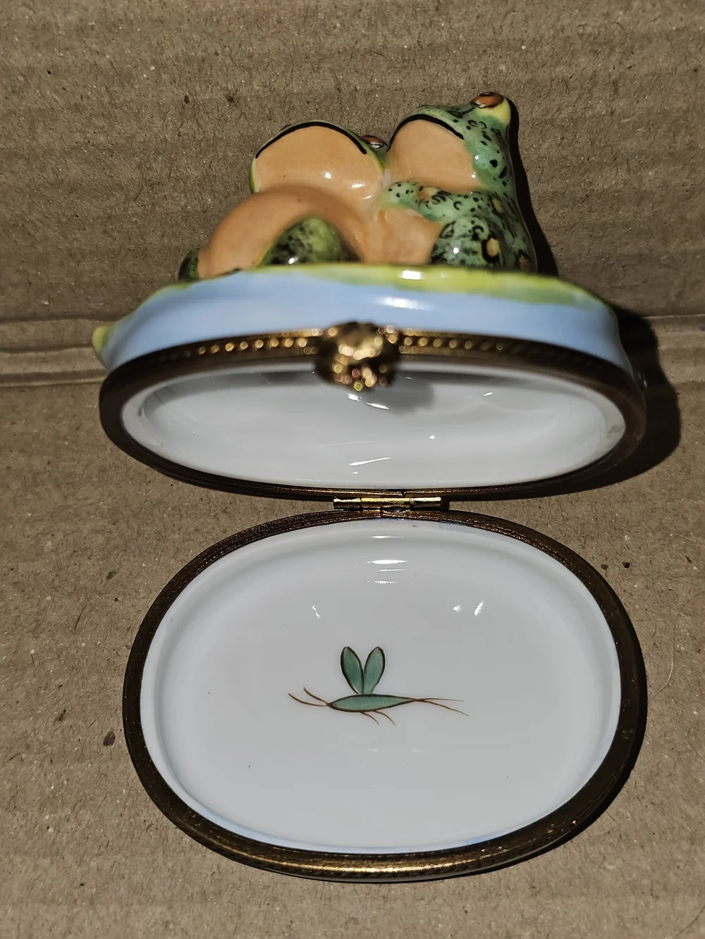 Limoges Green Ceramic Frog Trinket Box with Leaf Base